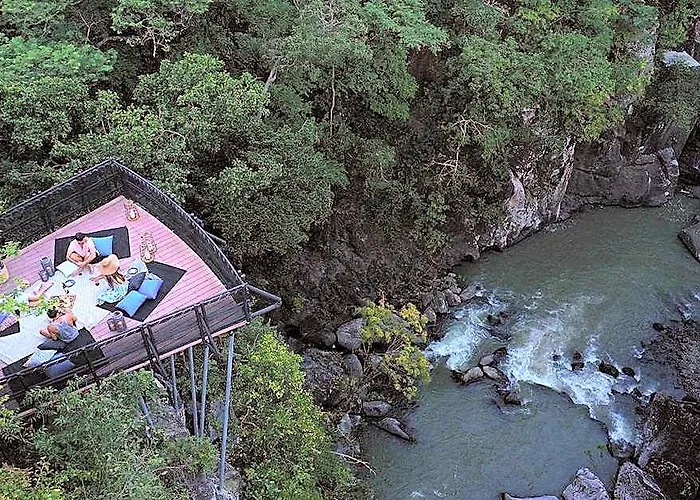 Rio Perdido & Thermal River